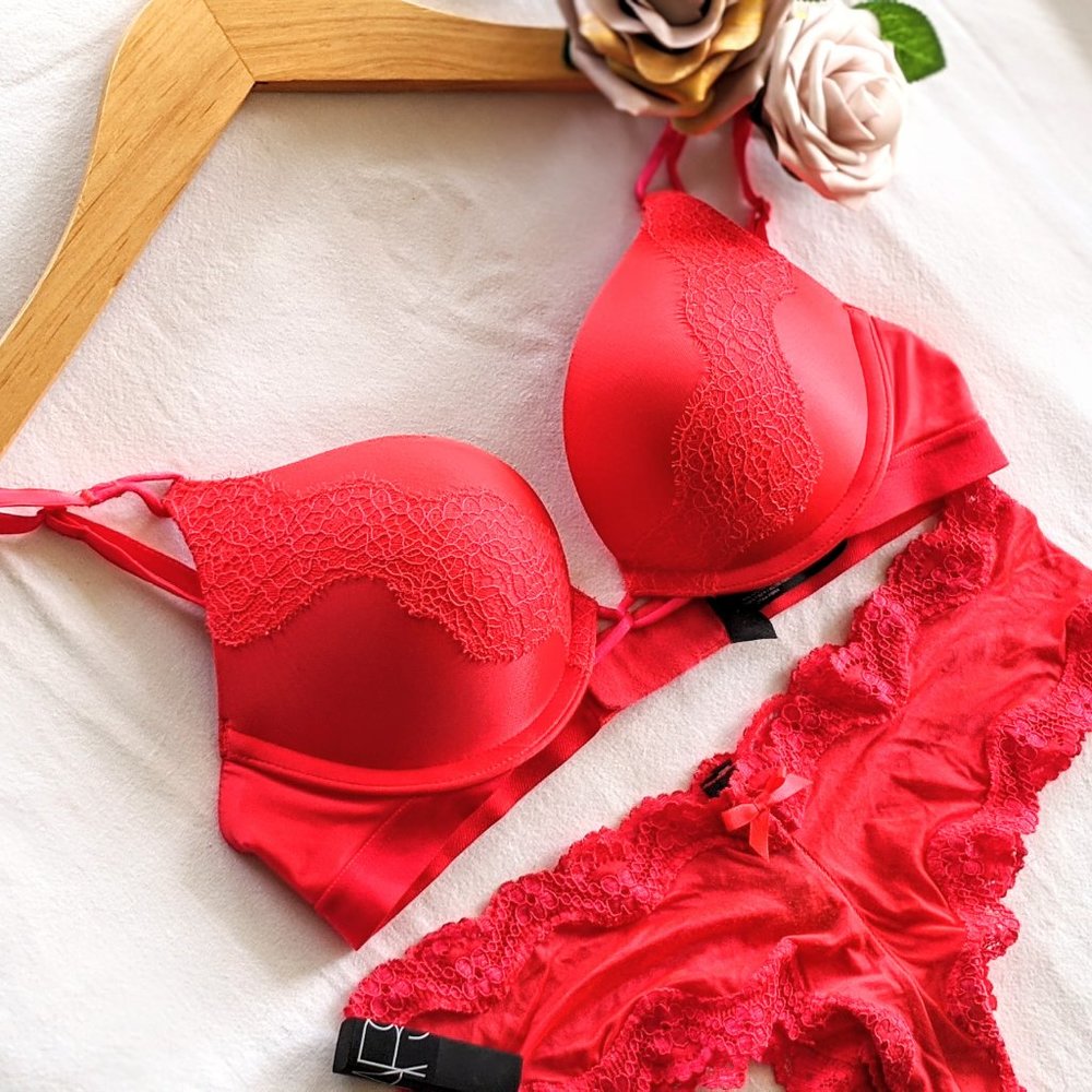 Victoria's Secret Bombshell Miraculous Plunge Bra